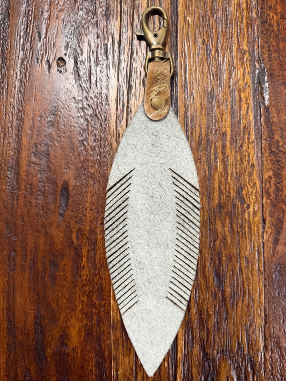 Keep It Gypsy Leather Feather Keychain Bag Tag with Crystal Rhinestones NEW - Picture 3 of 4